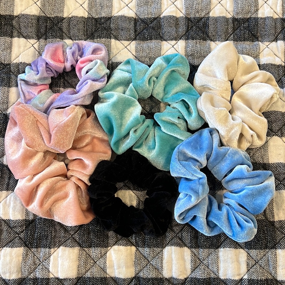 NWOT velour scrunchie 6 pack